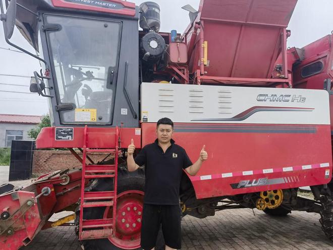 柴海峰:
中聯(lián)收獲花生機(jī) 成績顯著獲口碑