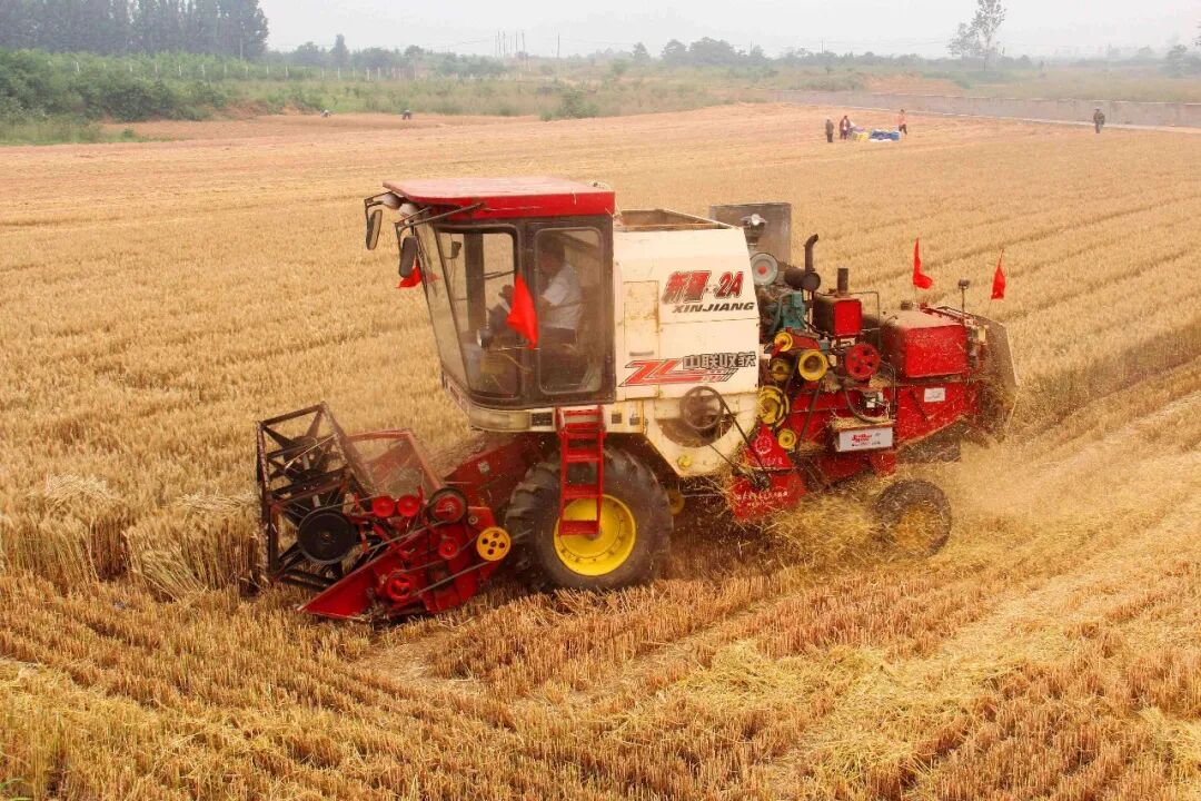 30年只做一件事:為什么越來(lái)越多農(nóng)機(jī)手認(rèn)準(zhǔn)「中聯(lián)收獲」?(圖2)